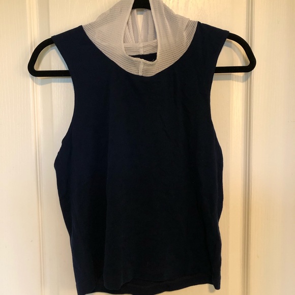 Fitigues Hooded Sleeveless Top - Picture 7 of 7